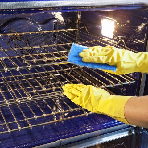 cleaning the oven
