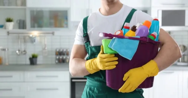 Equipped with all necessary tools, end-of-lease cleaners ensure thorough and efficient cleaning