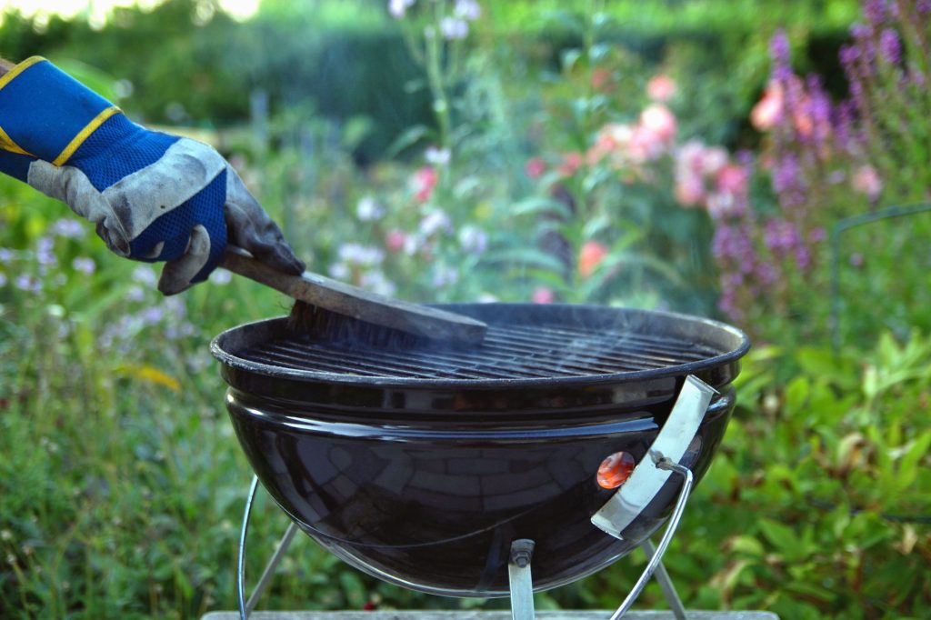 How do you Clean a Disgusting BBQ? 6 BBQ cleaner