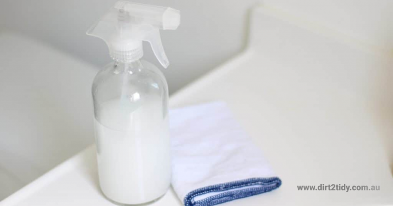 What are the tips for the end of lease cleaning? 3 Spray bottle and cleaning cloth ready for end of lease cleaning
