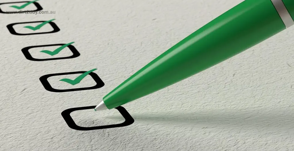 8 Ways to Ensure Easy End of Lease Cleaning? 4 Green pen marking a checklist with checked boxes