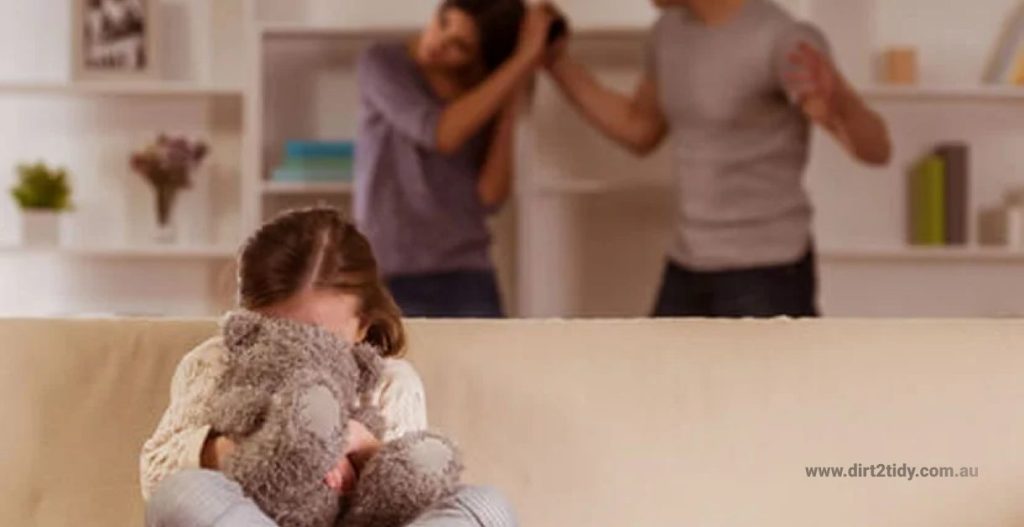 Can a landlord legally enter my room when I am occupying it? 3 Can a landlord legally enter my room when I am occupying it4