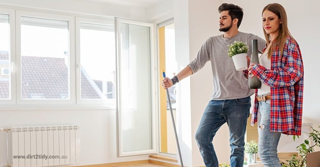 Does the landlord have to clean the house before I move in? 4 clean the house before i move in