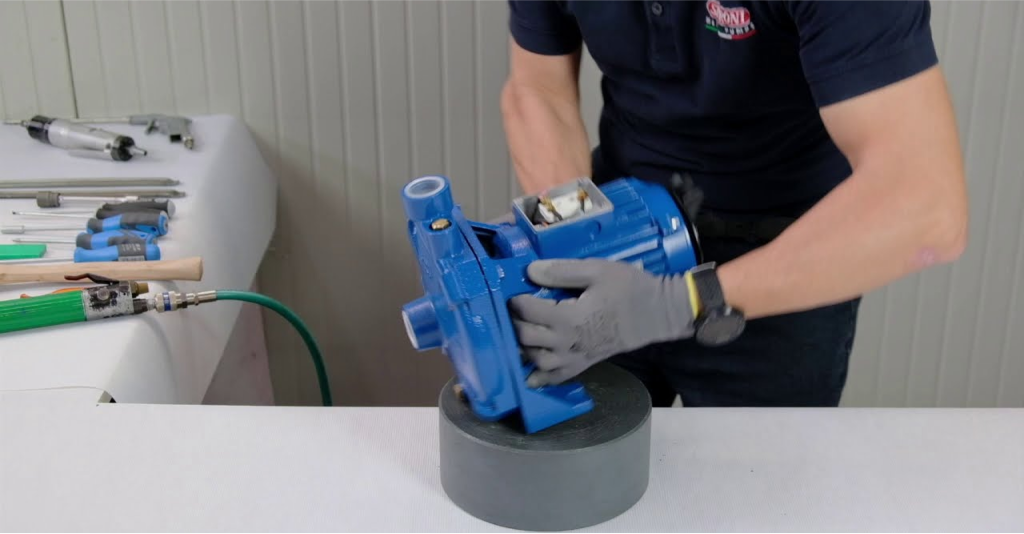 What is a cyclone vacuum cleaner? 2 cyclone vacuum cleaner