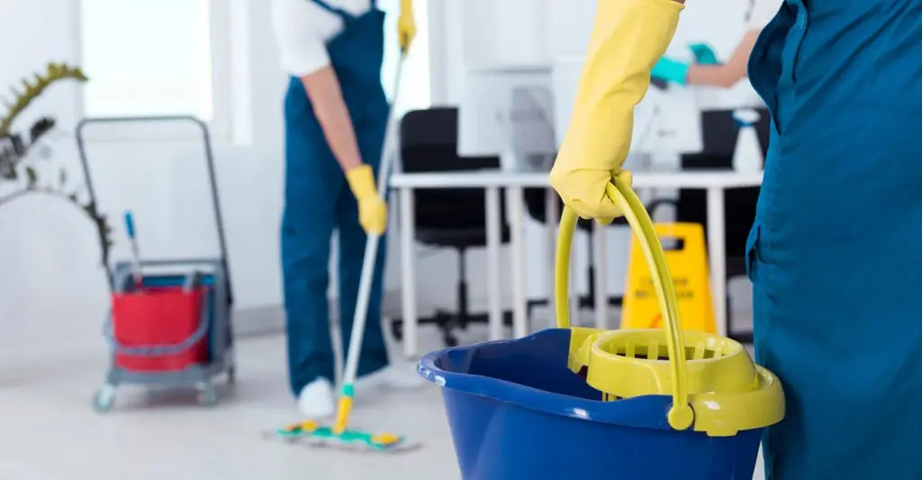 Should I do my end of lease cleaning myself? 4 Professional Cleaning Tools for Lease