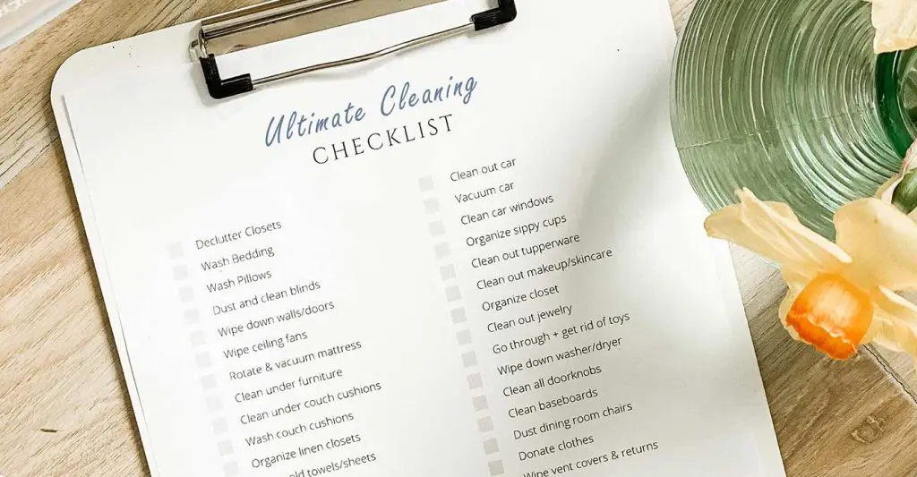 Do you know the important rules of end of lease cleaning? 1 A detailed cleaning checklist on a clipboard placed next to a flower vase on a wooden table.
