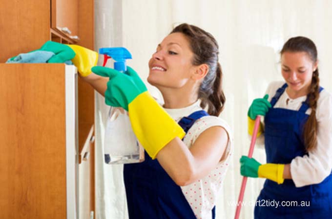 6 FAQs on How to Clean Walls For End of Lease Cleaning?