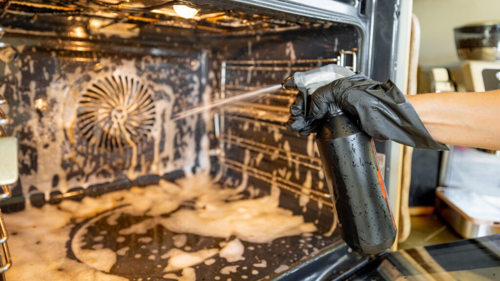 How Can You Use Bicarbonate of Soda to Clean a Glass Oven Door ? 1 Clean a Glass Oven Door